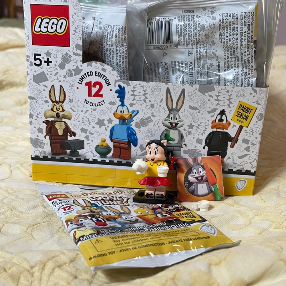 Lego Looney Tunes minifigure   Bundle 3 for 28